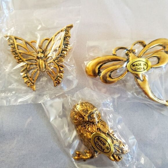 Brooches   4 for $20. 💎 - Picture 1 of 5